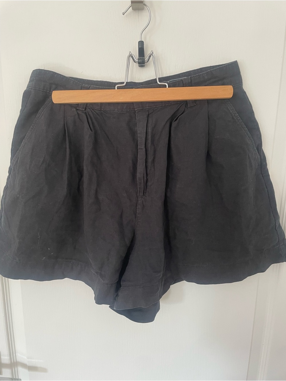 GAP Black Petite Waist Shorts with Belt Loops
